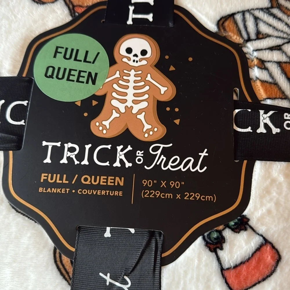 Trick or treat Halloween full/queen gingerbread costume blanket